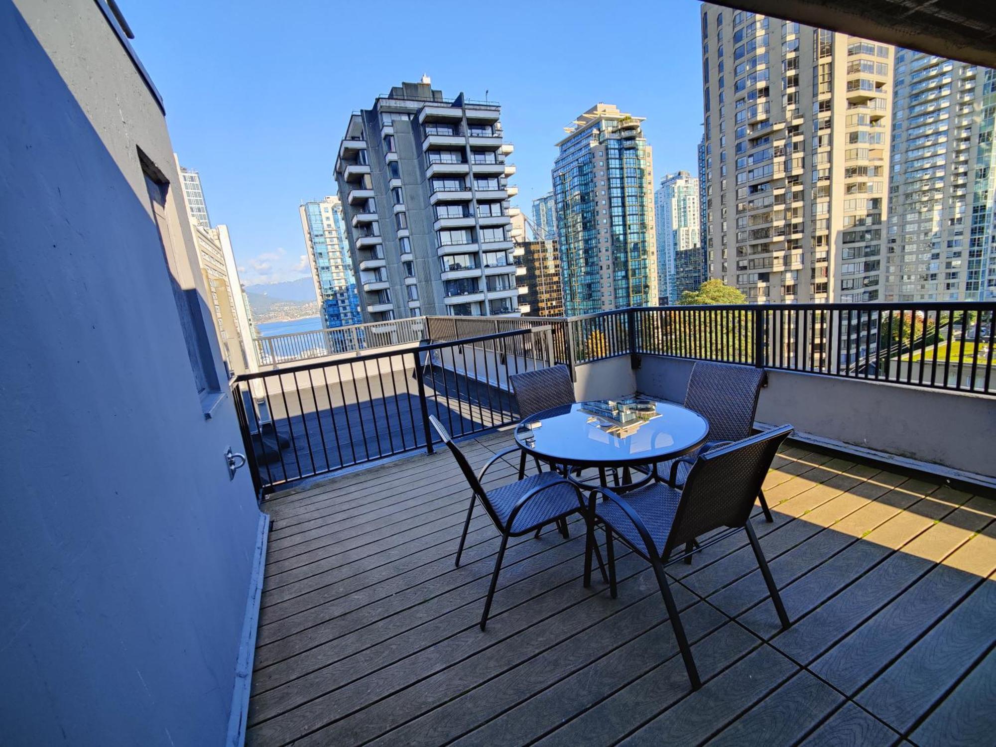 Divya Sutra Suites On Robson Downtown Vancouver Exterior photo