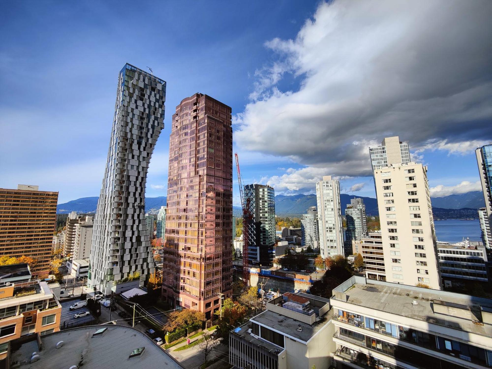 Divya Sutra Suites On Robson Downtown Vancouver Exterior photo