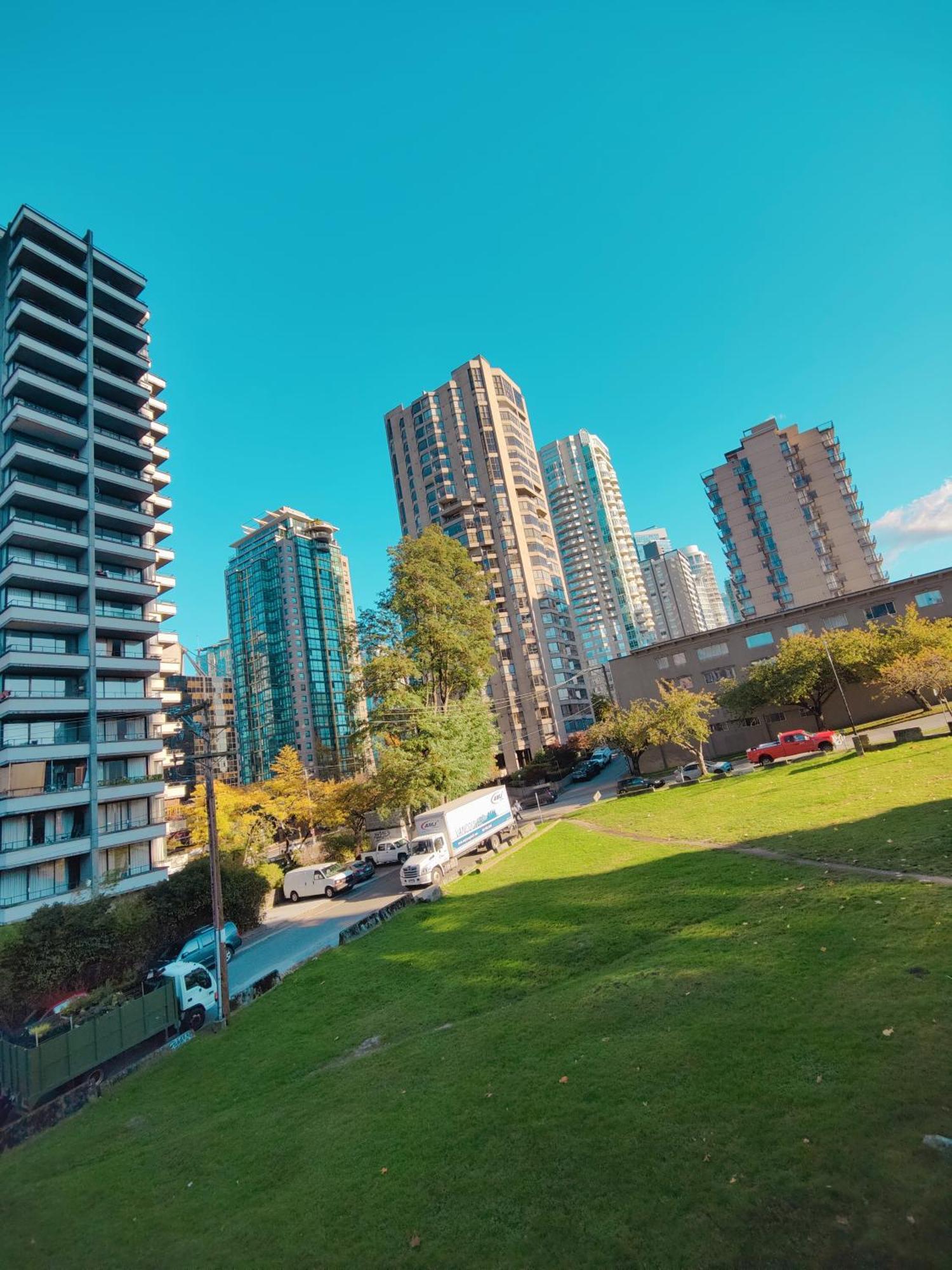 Divya Sutra Suites On Robson Downtown Vancouver Exterior photo